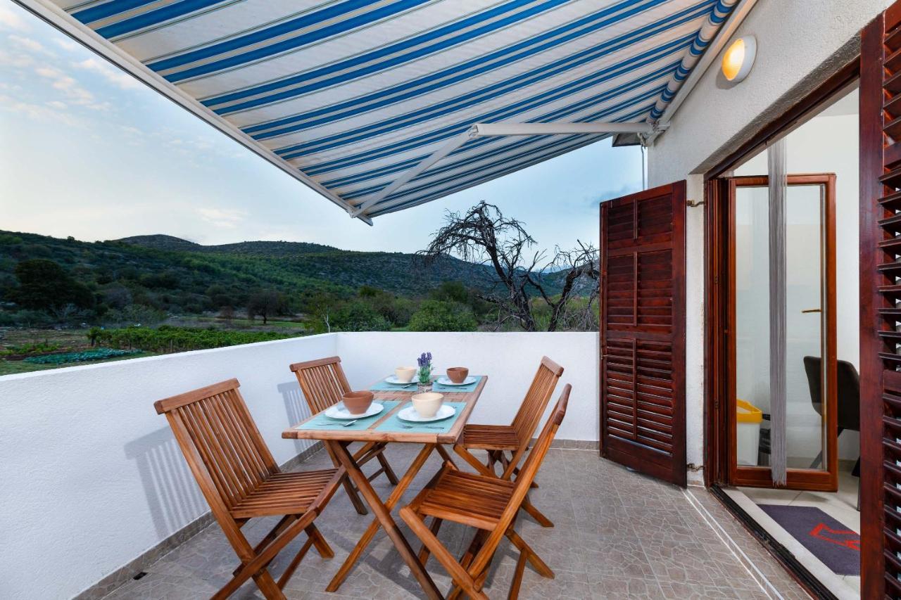 Central Dalmatian Pool&Grill House Gustirna Exterior photo