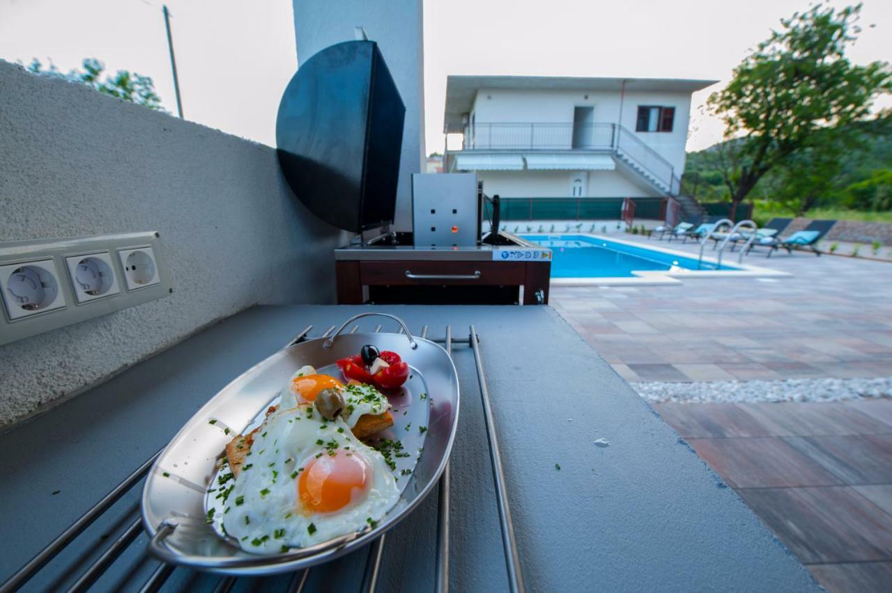 Central Dalmatian Pool&Grill House Gustirna Exterior photo